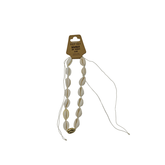Lot 35 colliers avec coquillages Cauri blancs et dorés